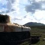 Ein 'neuer' Zielpanzer vor dem Mt. Cardiga.  Der ist nur ausgebrannt und wird nun<br /> <br />von Hubschraubern und der Bodentruppe beschossen.